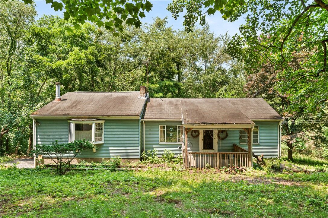 Property Photo: 237 Leslie Rd PA 16059