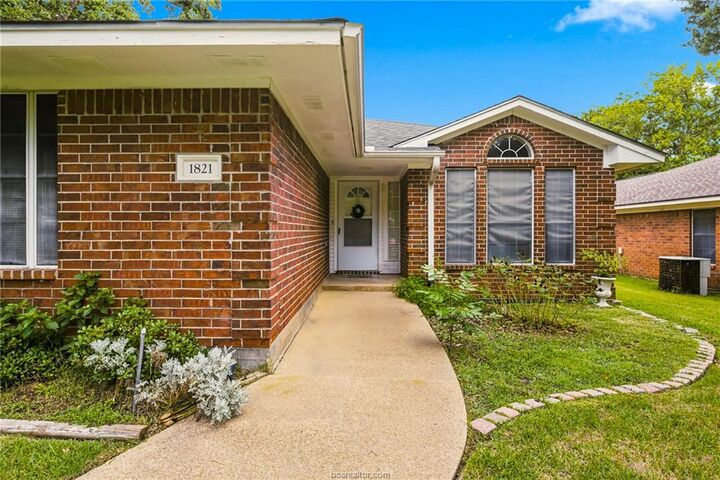 Property Photo:  1821 Gettysburg Lane  TX 77802 