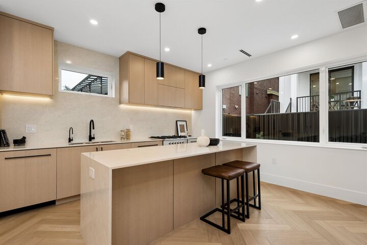 Property Photo: 3639 E 46th Avenue 1 BC V5S 1B7