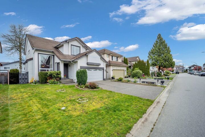 707 Omineca Avenue — photo 1