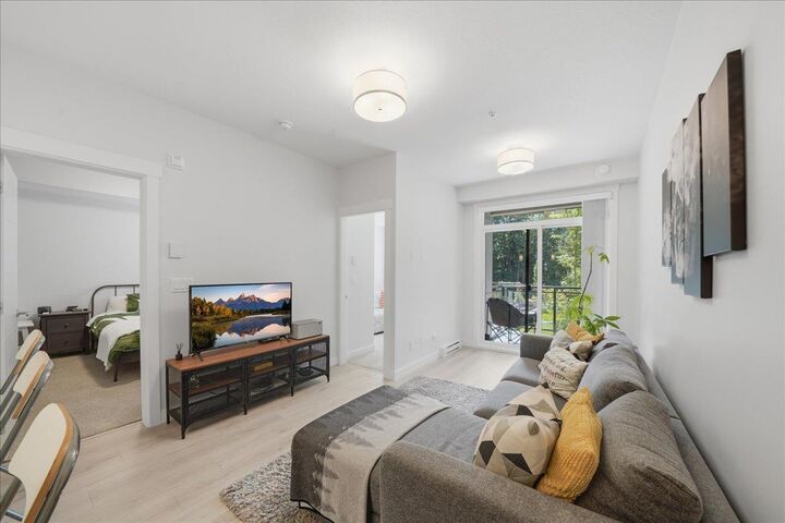Property Photo: 32690 14th Avenue 224 BC V2V 0K5