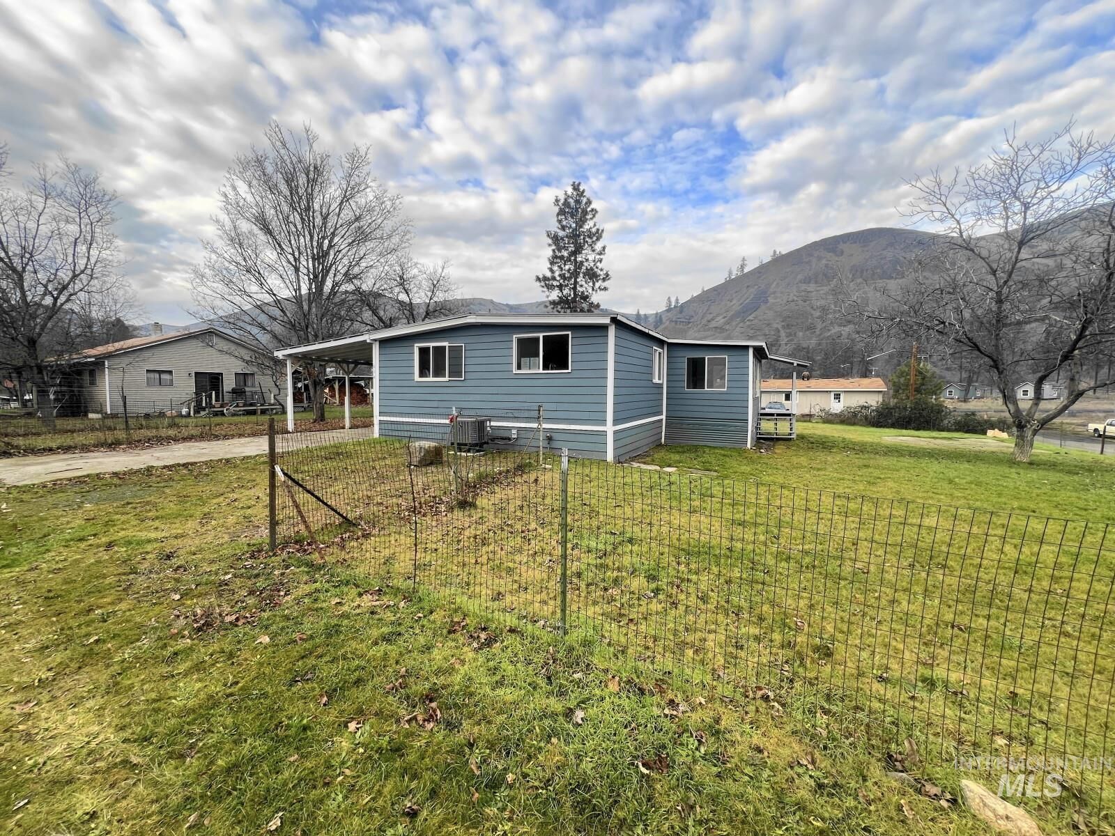 Property Photo: 614 Pine Ave ID 83539