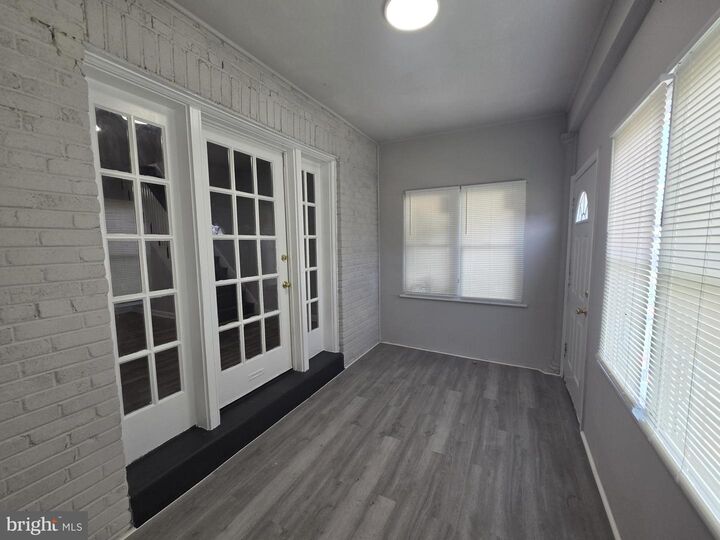 Property Photo:  