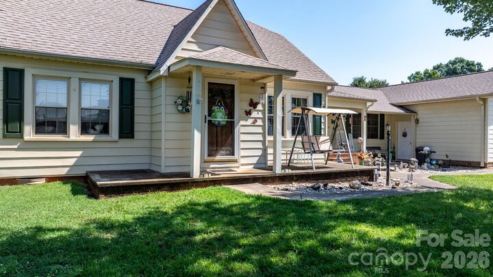 Property Photo:  2504 Brentwood Circle  NC 28645 