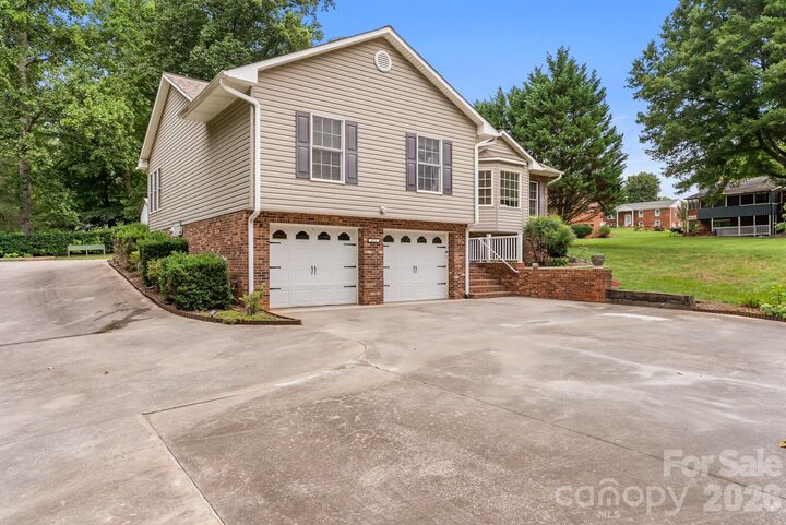 Property Photo:  675 Country Club Road  NC 28697 
