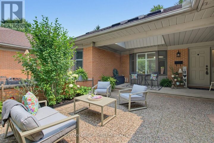 Property Photo: 40 Quinella Drive 28 ON N6K 4K9