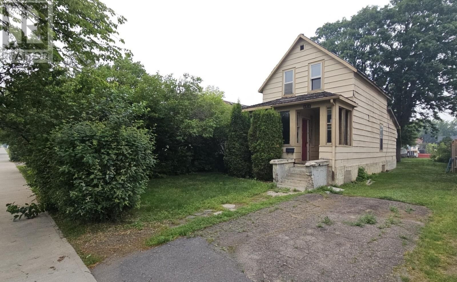 Property Photo:  161 Amelia St E  ON P7E 3Z5 