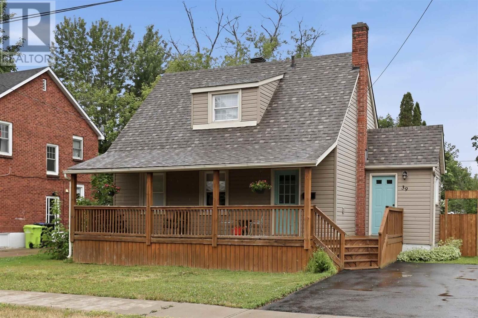 Property Photo: 39 Coulson Dr ON P6A 3X4