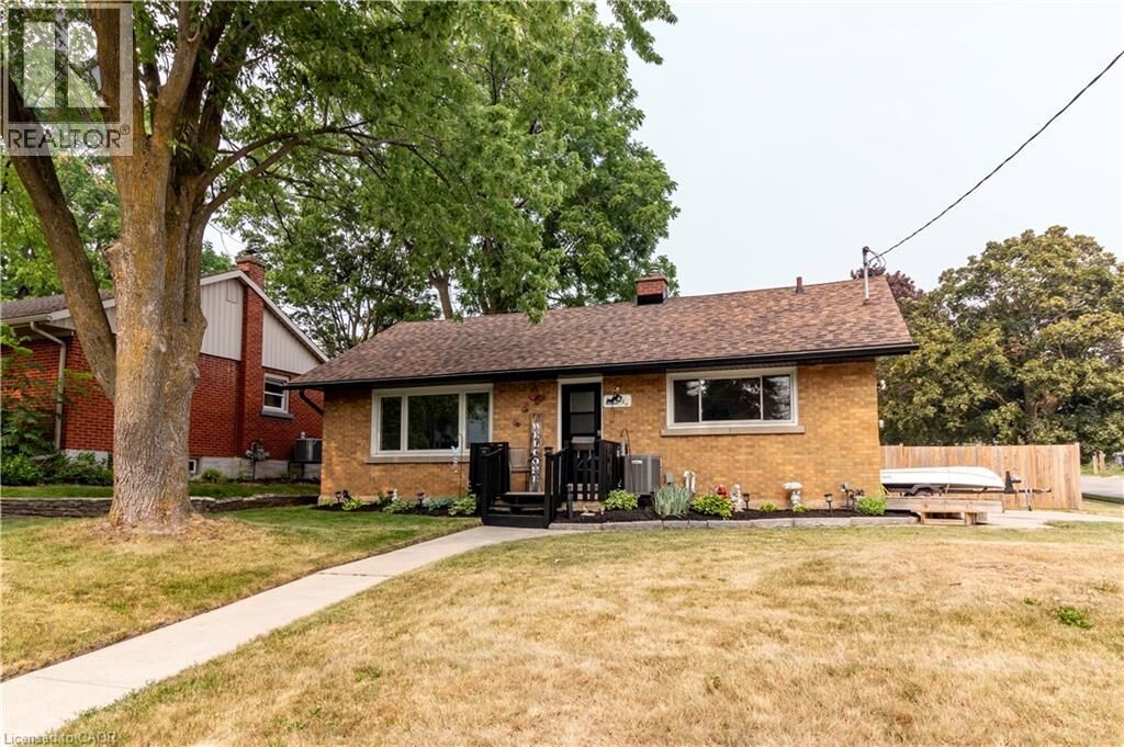 Property Photo: 124 Dover Street ON N2J 1Z6
