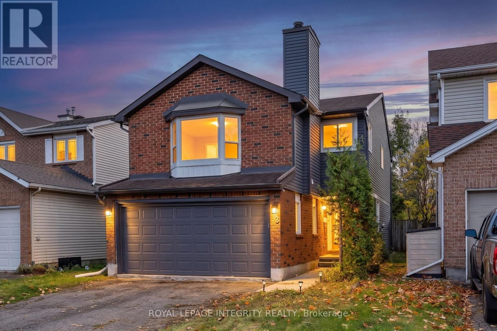 Property Photo:  83 Saddle Crescent  ON K1G 5L3 
