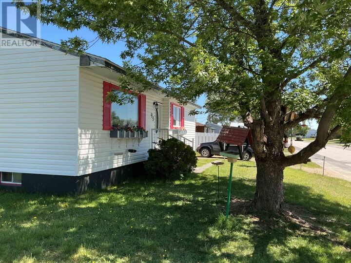 Property Photo: 93 Balsam Avenue ON P0T 1T0