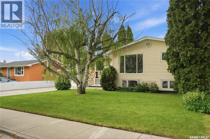 Property Photo: 429 Montreal Avenue S SK S7M 3L2