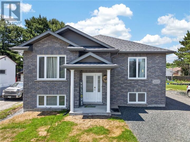Property Photo: 4225 Frost Avenue ON P3P 1E3