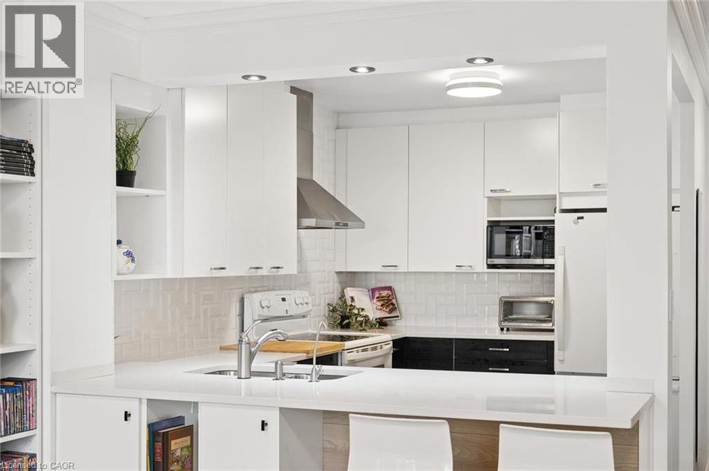 Property Photo: 18 Holborn Court 506 ON N2A 4A1