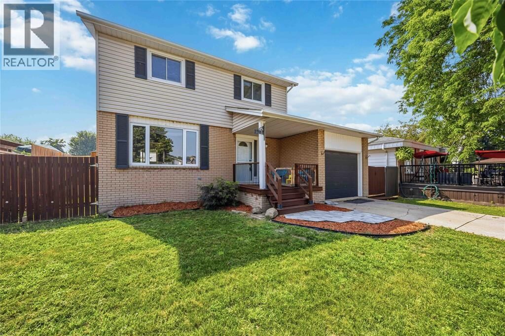 Property Photo: 172 Templeton Crescent ON N0N 1H0