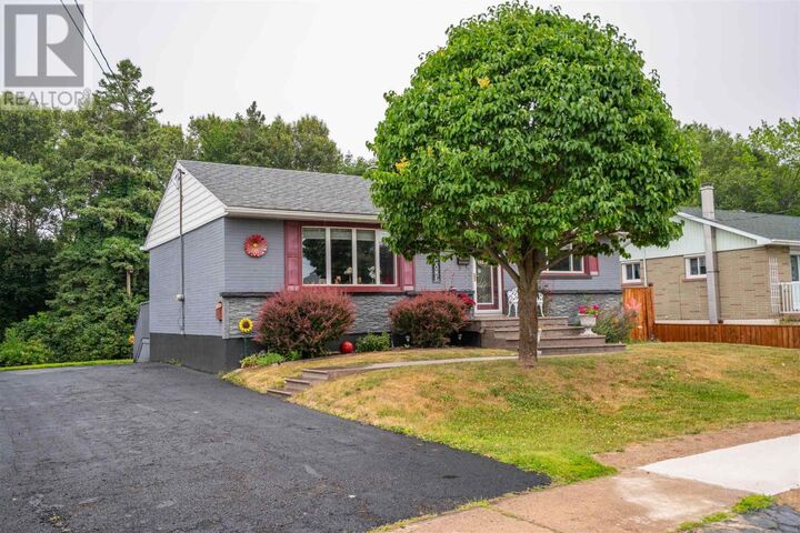 Property Photo: 32 Bainbridge St ON P6C 2G9