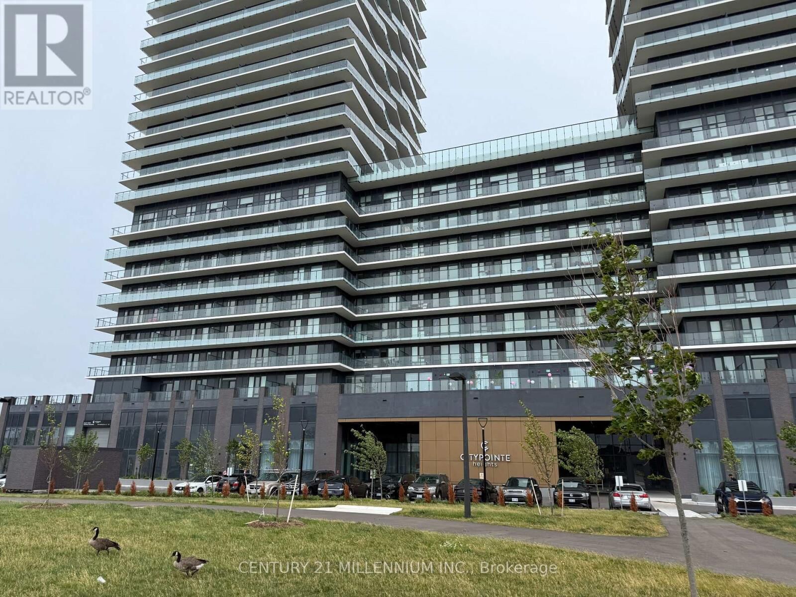 Property Photo: 15 Skyridge Drive 2101 ON L6P 4S3