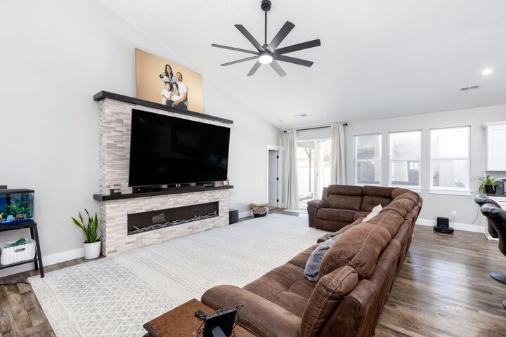Property Photo: 630 Glenwild Drive NV 89801