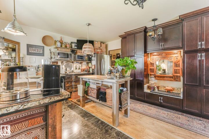 11836 135 Street NW — photo 1