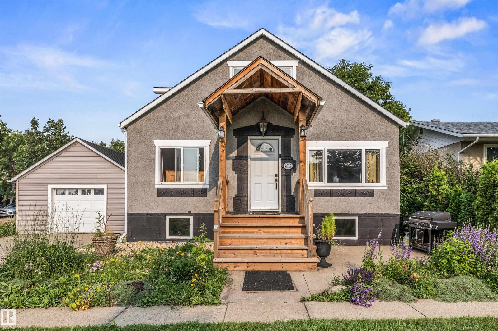 Property Photo:  4917 50 Street  AB T0B 0S0 