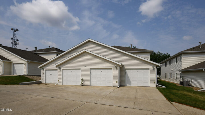 Property Photo:  1925 15th Street 2  ND 58501 