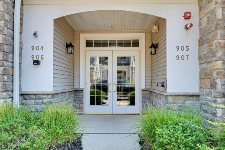Property Photo:  905 Brook Hollow Dr 905  NJ 07981 