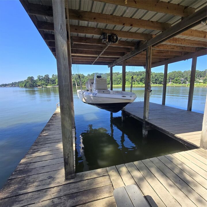 Property Photo: 72 Edgewater Way TX 77364