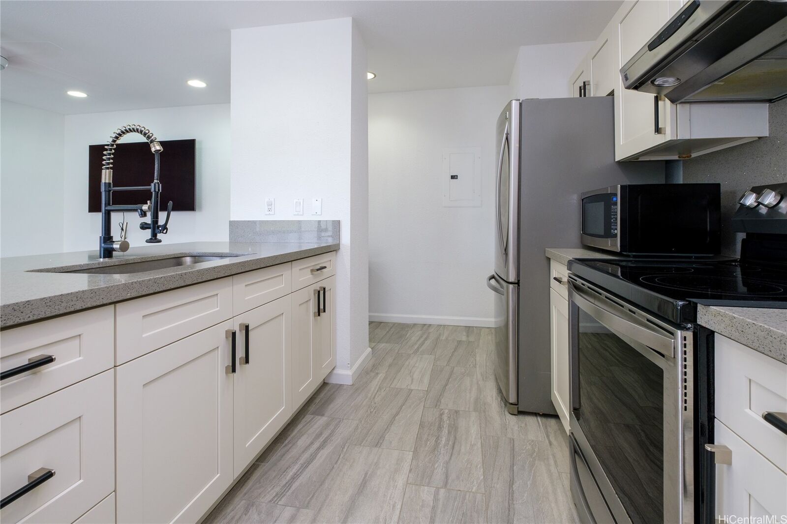 Property Photo: 95-1140 Makaikai Street 18 HI 96789