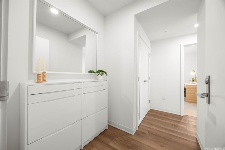 Property Photo: 987 Queen Street 1415 HI 96814