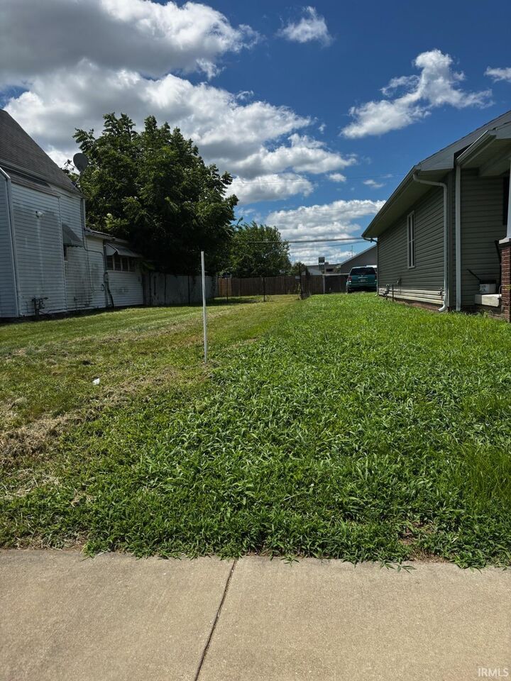 Property Photo: 514 Baker Avenue IN 47710