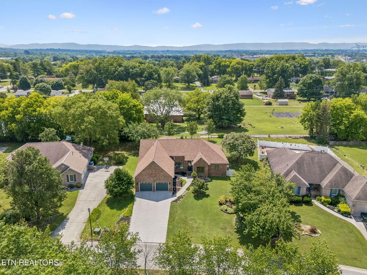 Property Photo: 937 Andover Blvd TN 37701