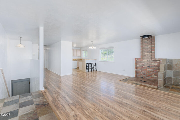 Property Photo: 635 SW Elizabeth Street OR 97365