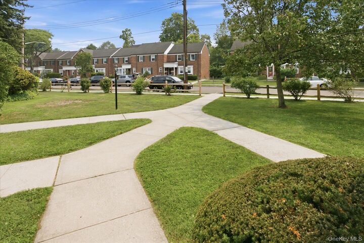 Property Photo:  117 Robins Road 117  NY 10801 
