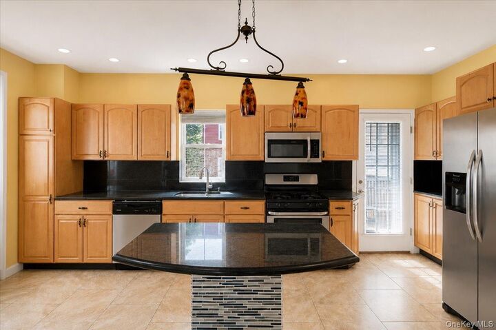 Property Photo:  227 Calhoun Avenue  NY 10465 