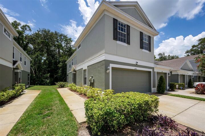 Property Photo: 2418 Earlswood Court FL 33510