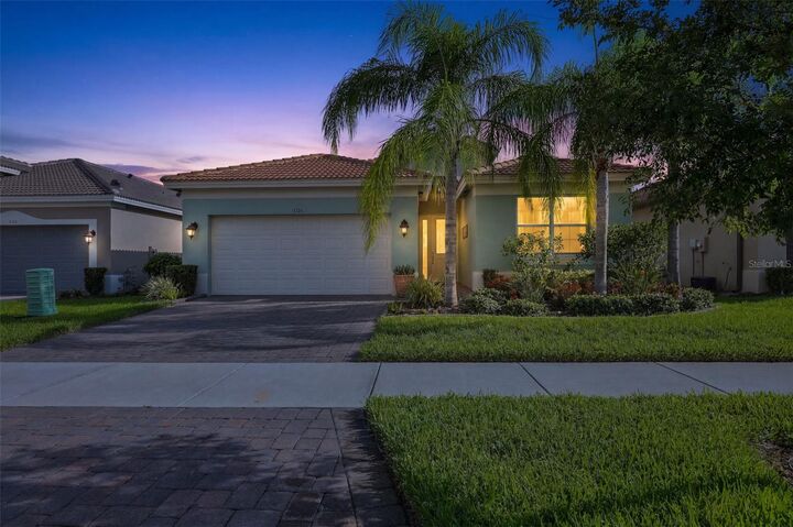 Property Photo: 5124 Highland Pointe Court FL 33598