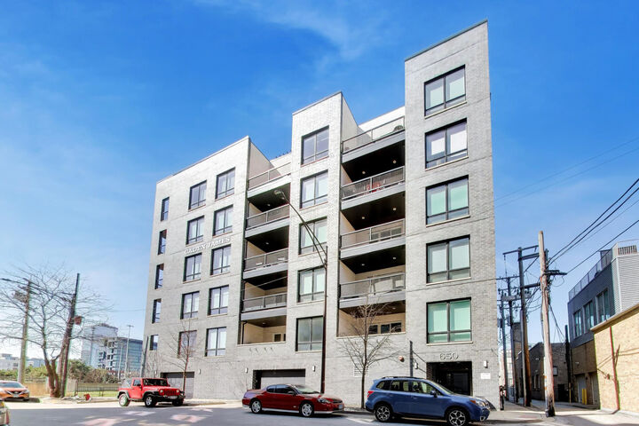 Property Photo: 650 N Morgan Street 504 IL 60642