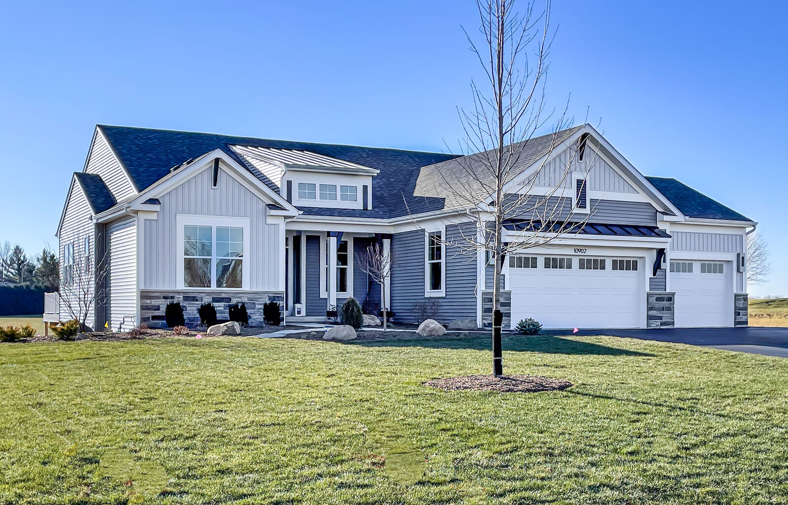 Property Photo: 21377 W Sylvan Drive IL 60060