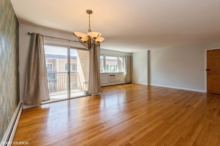Property Photo:  3552 N Oleander Avenue 205  IL 60634 