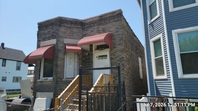 Property Photo: 6712 S Eberhart Avenue IL 60637