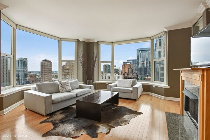 Property Photo:  25 E Superior Street 2102  IL 60611 