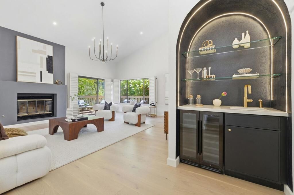 Property Photo: 1360 Trinity Drive CA 94025