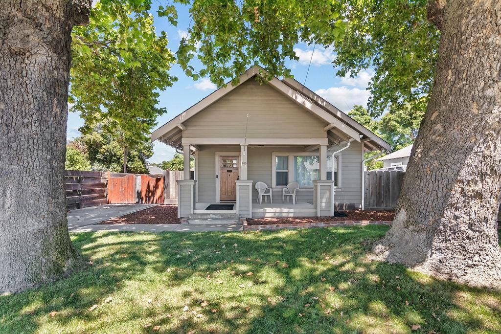 Property Photo:  403 Davitt Avenue  CA 95361 