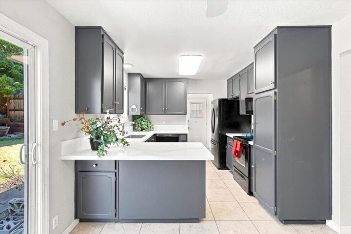 Property Photo:  6701 Hillglen Way  CA 95628 