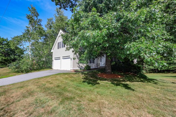 Property Photo: 17 Glencliff Way NH 03063