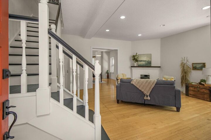 Property Photo:  1031 Saint Clair Avenue  MN 55105 