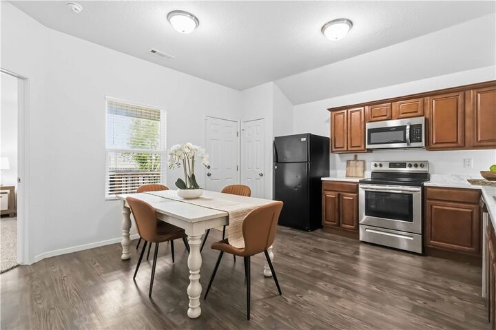 Property Photo:  7850 Bridgegate Avenue  AR 72762 