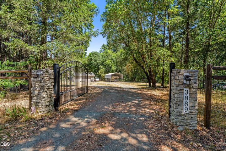 Property Photo:  3889 Williams Highway  OR 97527 