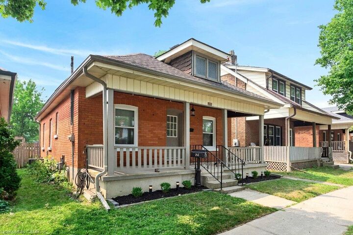 Property Photo: 253 Marlborough Street ON N3S 4T4