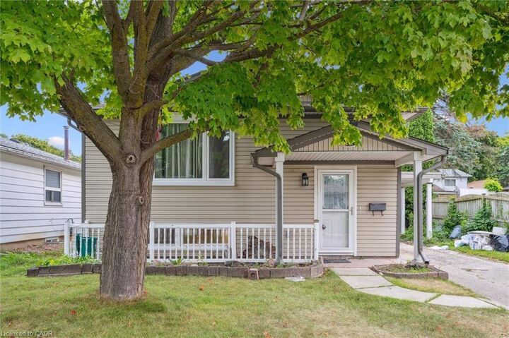 Property Photo:  74 Elm Ridge Drive Lower  ON N2N 1H6 